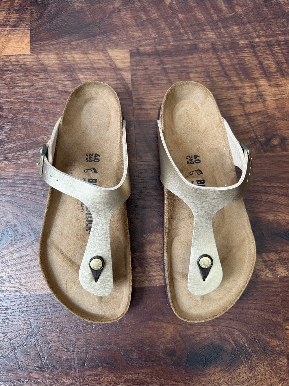 NEW Birkenstock GIZEH Gold size 40 US 9-9.5 Sandals Women’s